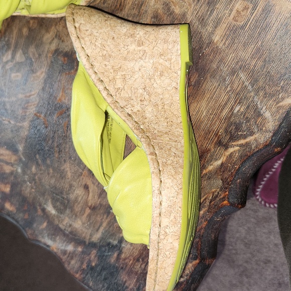 Born Drilles Green Leather Sandals - Picture 8 of 10